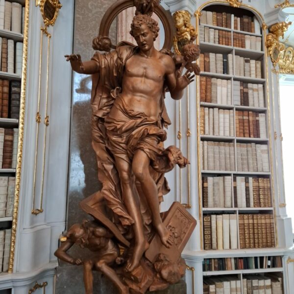 Bibliothek Statue